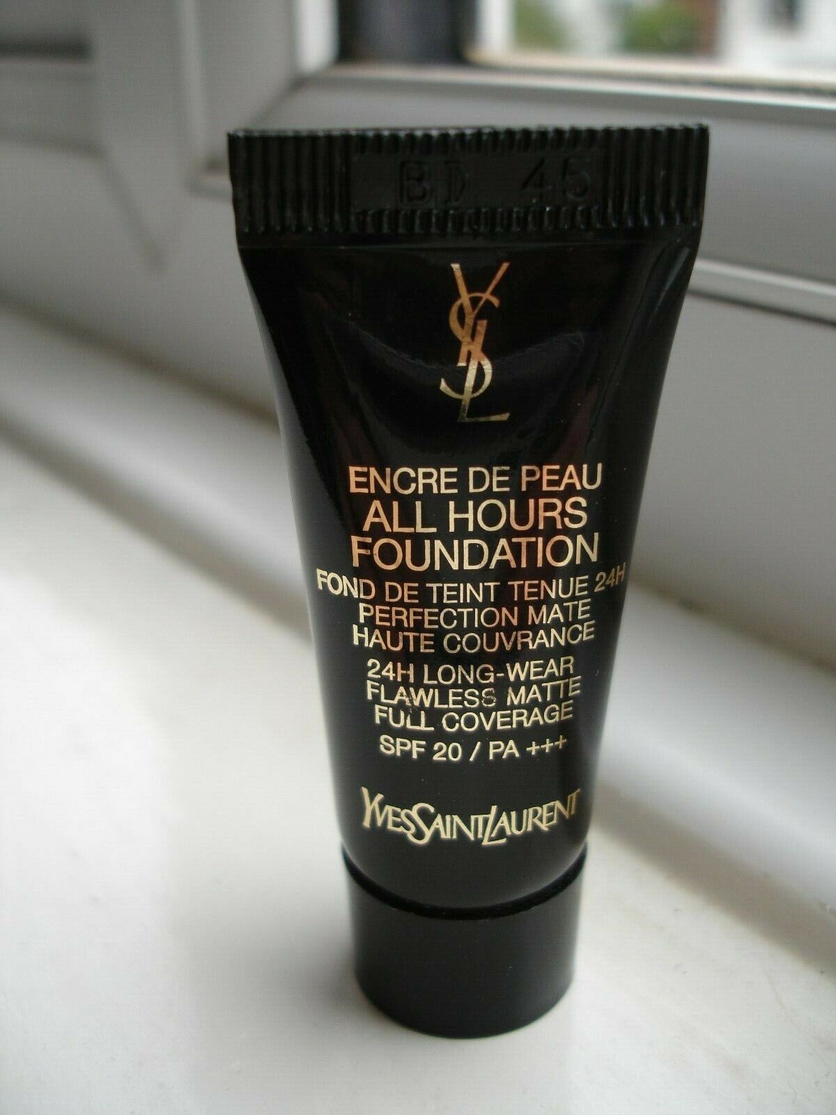Yves Saint Laurent All Hours Foundation 5ml 0,16 fl. oz. virallinen ihonhoitonäyte Shade B 90 Ebony