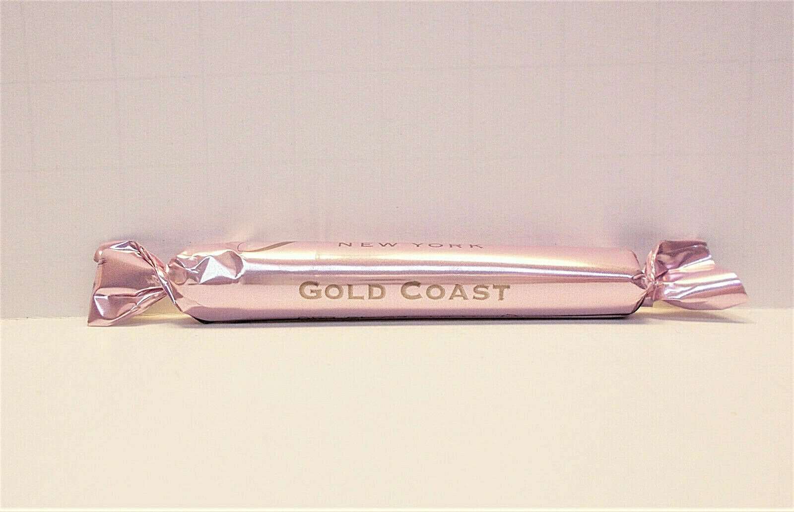 Bond No. 9 Gold Coast 1,7 ML 0,06 fl. oz. officiellt parfymprov, Bond No. 9 Gold Coast 1,7 ML 0,06 fl. oz. officiel parfumeprøve, Bond No. 9 Gold Coast 1,7 ML 0,06 fl. oz. officieel parfumstalen, Bond No. 9 Gold Coast 1,7 ML 0,06 fl. oz. virallinen h